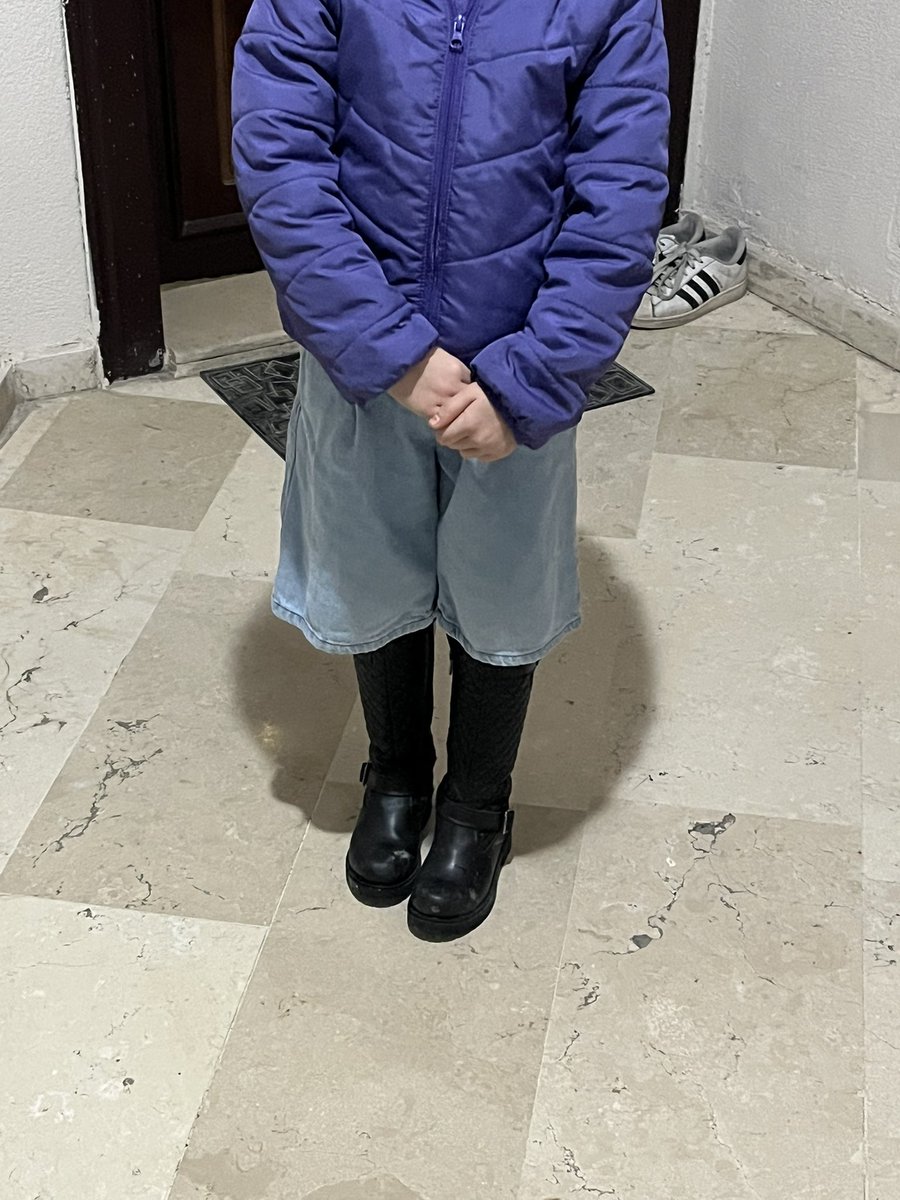 Yeğenim şortolon ve çizmeyle Kuran kursunda ikon olarak takılıyo