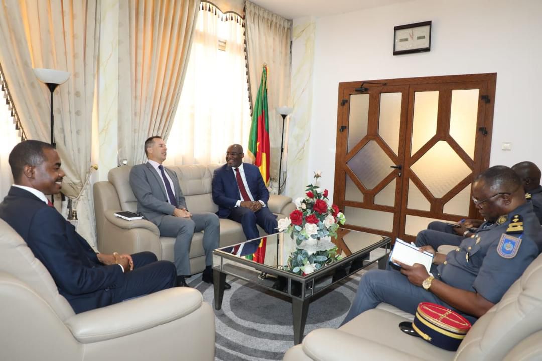 Today <a href="/MattWoods_UK/">Matt Woods</a> &amp; Minister Galax Etoga, Secretary of State for the National Gendarmerie, reviewed the post-electoral &amp; ongoing security situation in Cameroon, &amp; explored opportunities for further cooperation. The dialogue reflected the respect, stability &amp; partnership b/w🇬🇧🇨🇲
