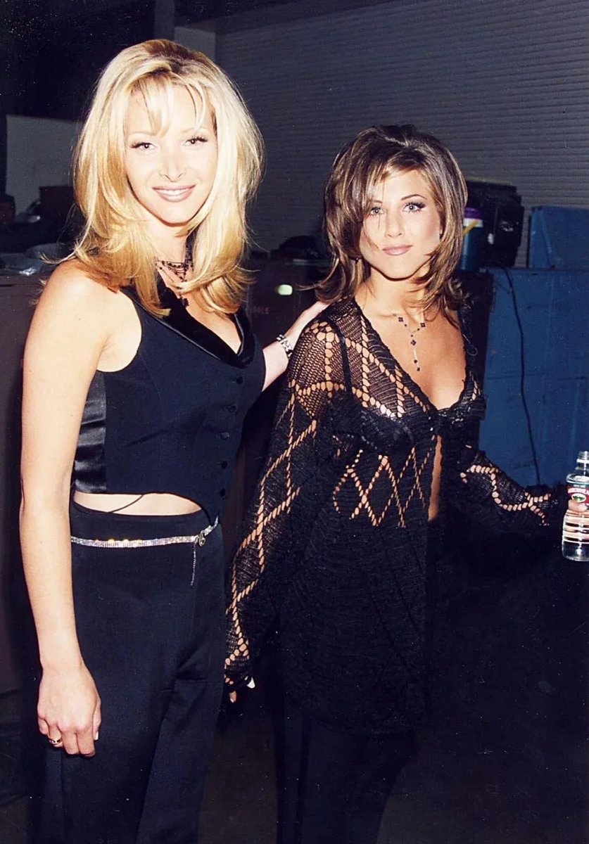 HistoryUnd's tweet image. Lisa Kudrow &amp;amp; Jennifer Aniston, 1995