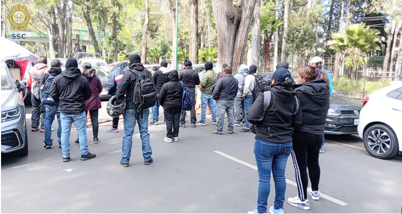 OVIALCDMX's tweet photo. #PrecauciónVial | Manifestantes bloquean la Av. México Xochimilco a la altura de Kioto. #AlternativaVial Anillo Periférico. https://t.co/5TaC4BNXCJ