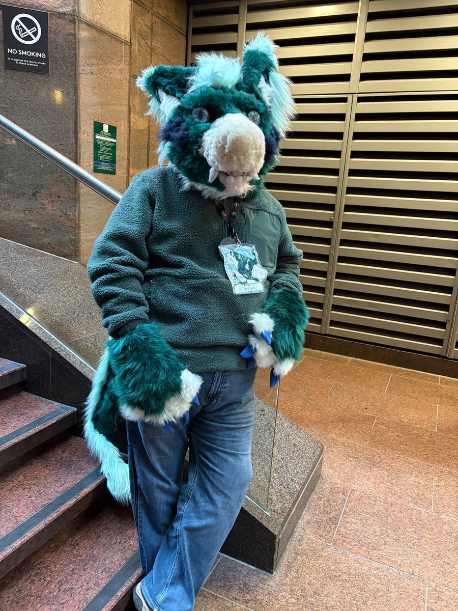 Bernulfwolf's tweet image. Even Water Dragons have to have a relaxing moment.