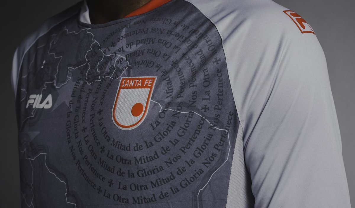 SoyMiguelParis's tweet image. ¡La nueva piel del León 🦁!

📌 Este viernes 16 de enero, @SantaFe 🇮🇩 presentará la indumentaria que utilizará durante el 2026.

🔜 El partido de ida de la #Superliga 🏆se disputará con la camiseta gris.