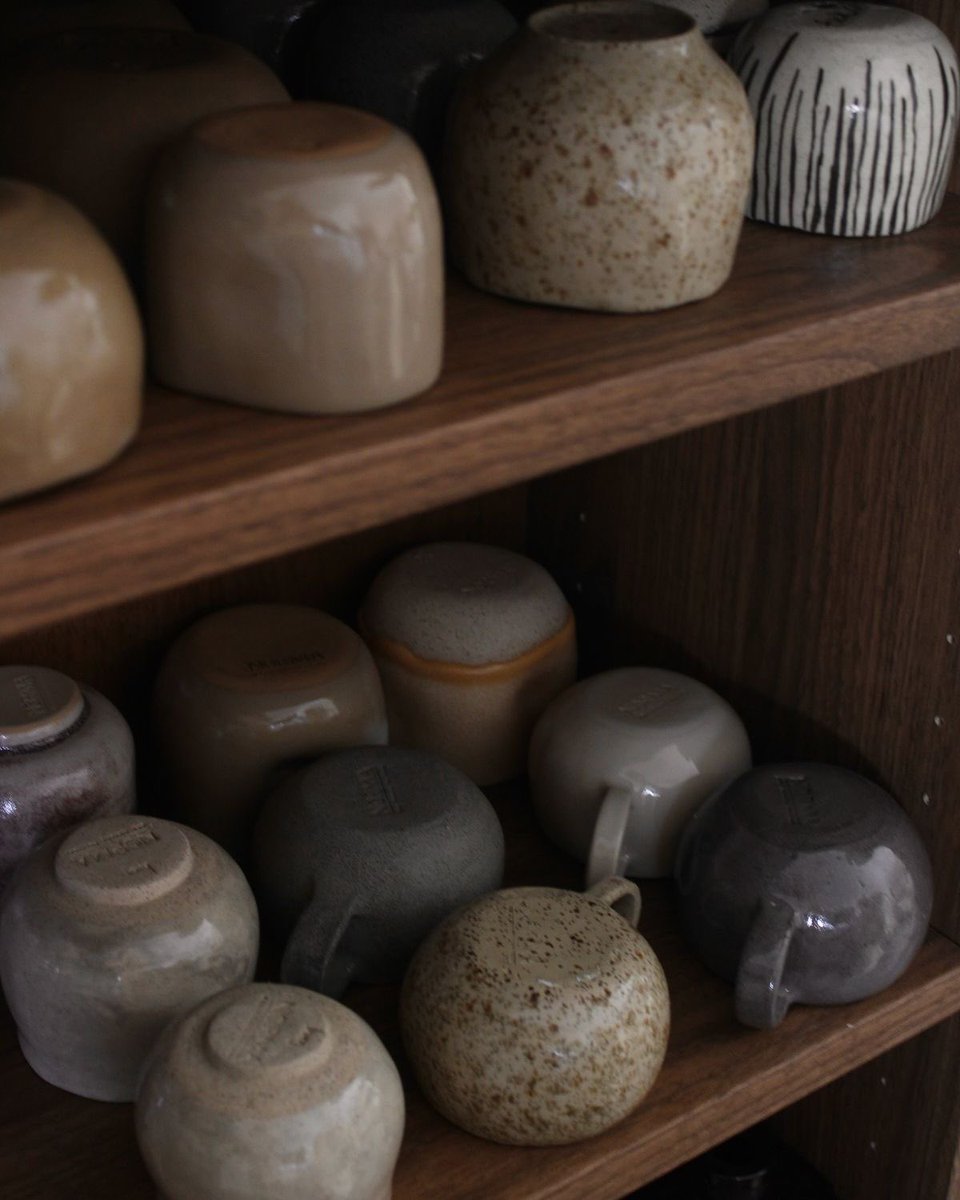 muglare's tweet photo. I want my future space to be FULL of ceramic mugs, cups, bowls, plates, tea cups etc etc https://t.co/ukksvLBRTA