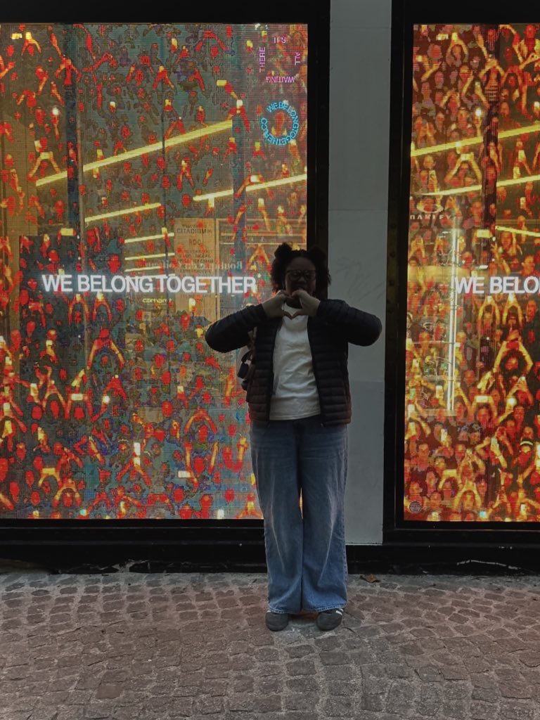 RokhaLovesHS's tweet image. just a girl supporting her favourite small artists 😝😝