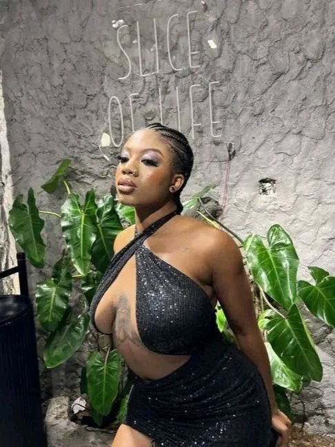 FelicityOkon's tweet photo. Akwa Ibom born BBNaija Star, Angel Smith, was recently proposed to by her girlfriend, Tunmie, in the USA.
Several videos online show her flaunting her massive engagement ring happily as a happy wife or husband in the union.
Don't judge her, na she know wetin she see for men hand https://t.co/vMlkst09t4