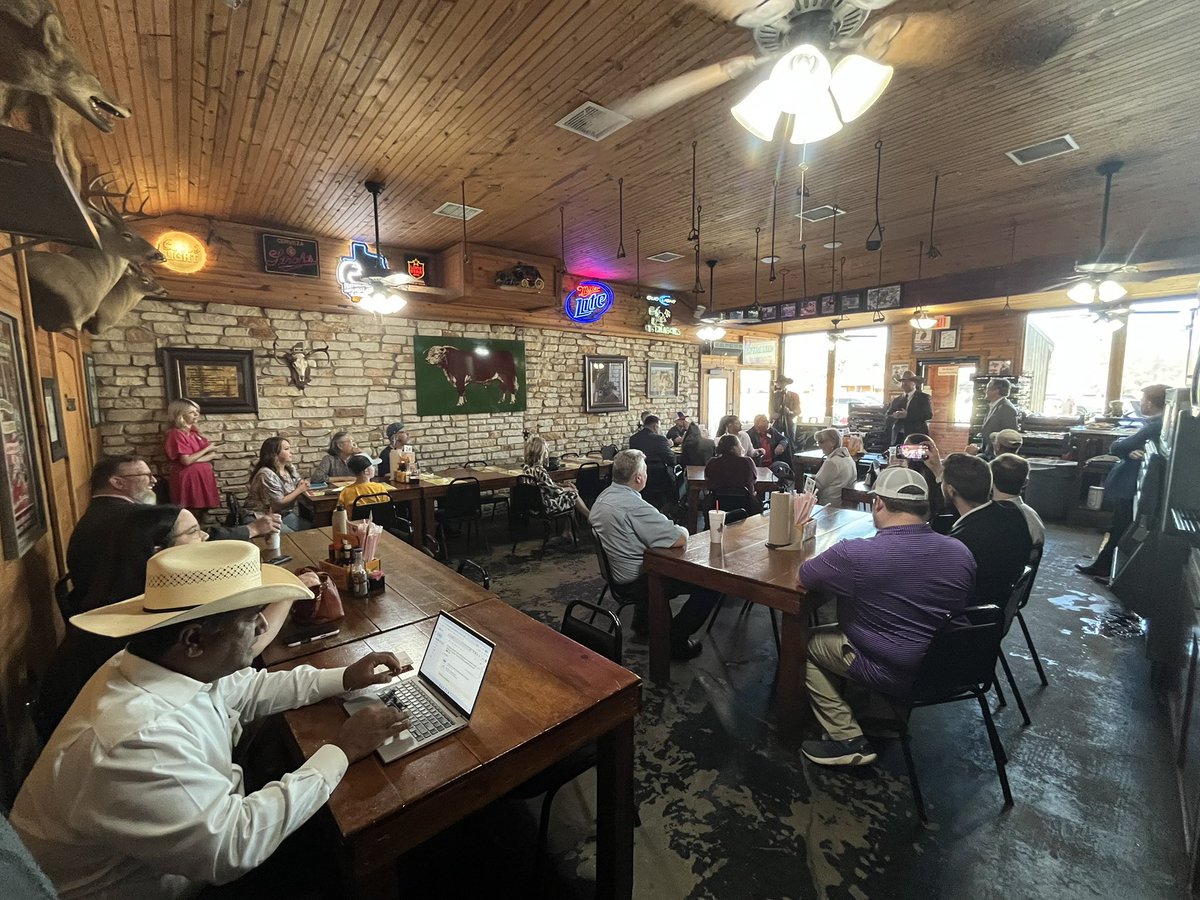 Great to visit with the <a href="/BellCountyYRs/">Bell County Young Republicans</a> and <a href="/WilCoYRs/">Williamson County Young Republicans</a> last week.  

Their energy, ideas, and commitment are exactly why the future of Texas leadership is strong! #txlege