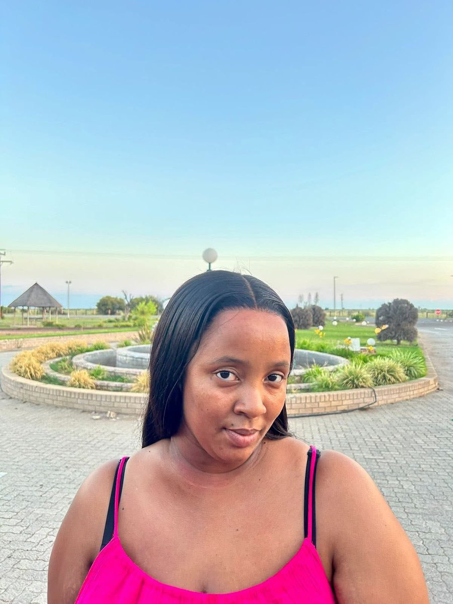 Ketso28's tweet image. Hi guys, can we collectively help Charmaine. She is in need of funds to get radiation. I am pleading with you guys to help a life in need. She is currently standing on
R 22 238 with a goal of R60 000 

backabuddy.co.za/campaign/radia…

Please retweet when it lands on your TL. ❤️