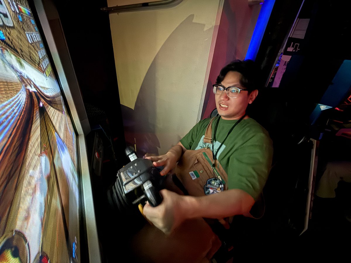 THE BUTTON CORP tweet media