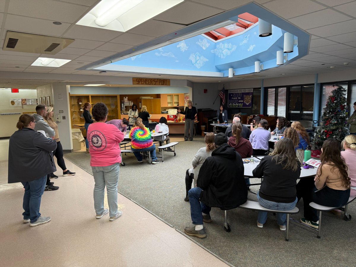 NYSPEF's tweet image. Region 3 was on the move today! First stop: Batavia Veterans’ Home, followed by Tax &amp;amp; Finance, and then the School for the Blind. They connected with members about their PEF MBP benefits, discussed what’s ahead in the State budget, and shared updates on contract negotiations.…