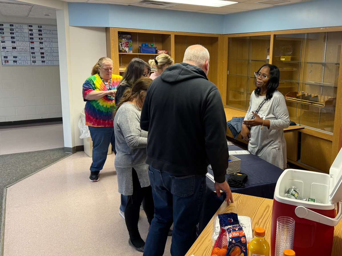 NYSPEF's tweet image. Region 3 was on the move today! First stop: Batavia Veterans’ Home, followed by Tax &amp;amp; Finance, and then the School for the Blind. They connected with members about their PEF MBP benefits, discussed what’s ahead in the State budget, and shared updates on contract negotiations.…