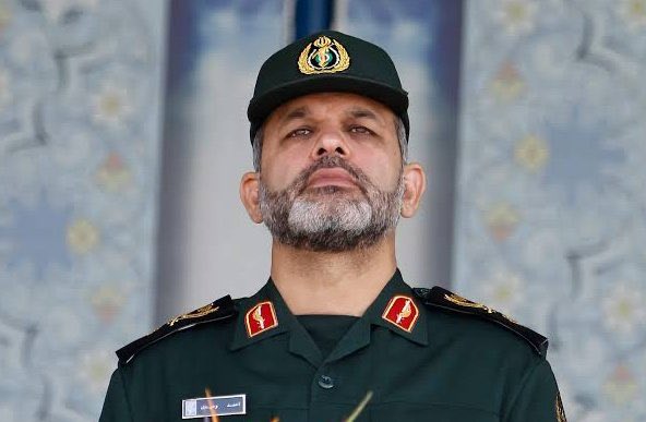 lcmondino_'s tweet image. Ahmad Vahidi es buscado por Interpol por el atentado de 1994 contra la AMIA, en Buenos Aires, que asesinó a 85 personas. 

Hoy es el comandante adjunto de la misma Guardia Revolucionaria que está masacrando a la oposición en Irán. Responde directamente a Alí Khamenei.