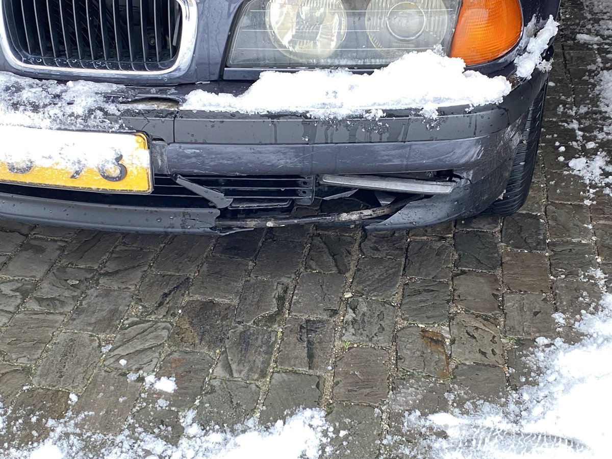 BNRpetrolheads's tweet photo. Zou Carlo het schadebedrag m.b.t. zijn BMW en het gele paaltje al weten? Waar zetten jullie op in? #pc424 https://t.co/54FRUphQqr