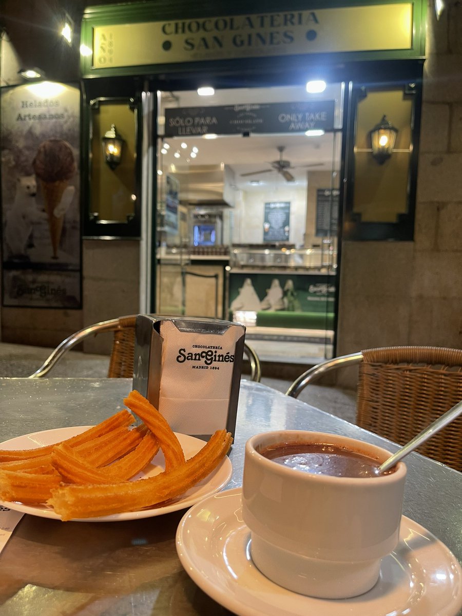 Lluvia y churros, no hay mejor combiiii