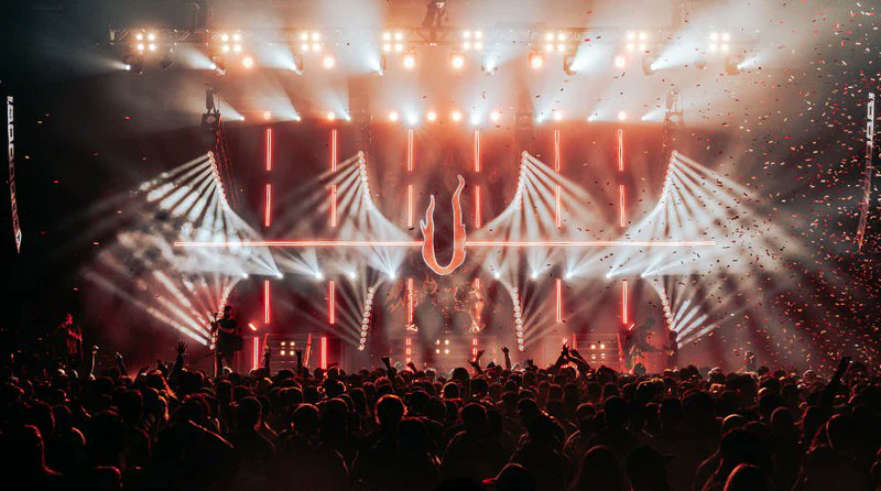 ADJ Fixtures (Jolt Bar FX &amp; 40 HEX Panel IP) Power Festive Fury for August Burns Red’s ‘Christmas Burns Red’ Home Town Celebration! #adjlighting tinyurl.com/yc7rn3tk