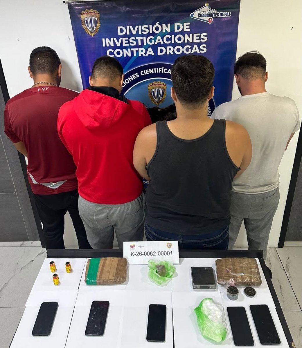 Funcionarios del Cicpc detuvieron a cuatro personas en el municipio Chacao del estado Miranda cuando se encontraban en posesión de sustancias ilícitas. El procedimiento se realizó en la calle Cecilio Acosta, frente al edificio Romans.

Al momento de la captura, los detenidos