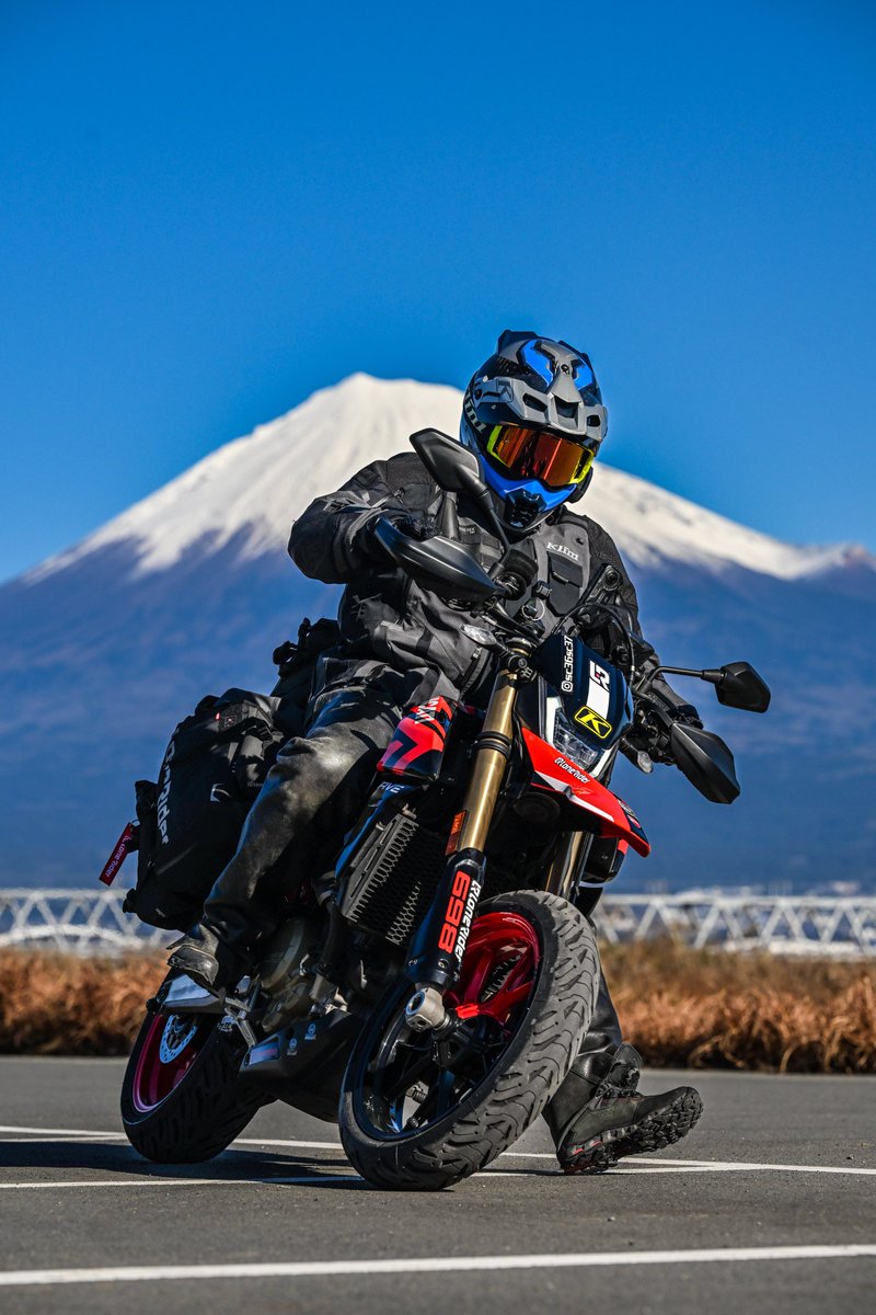 えりもページ モタードっぽくね🏍️ おはよ～ございます😊 昨晩も風が強かったです