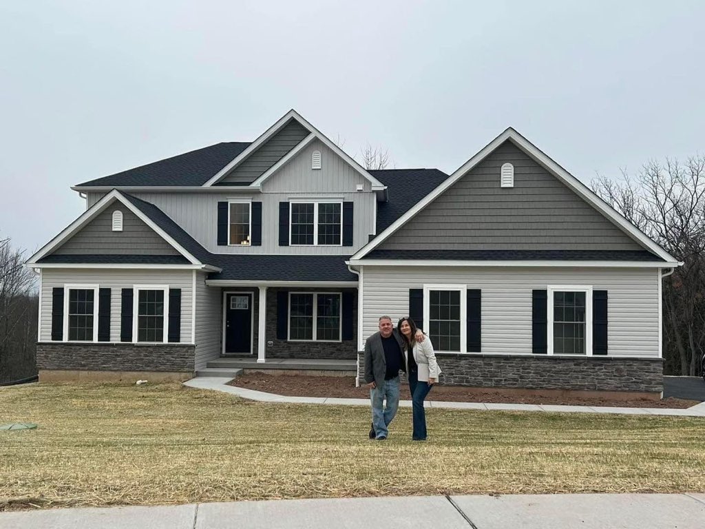 Congratulations my Jeffrey &amp; Diana Henshaw on acquiring this stunning home from the profits made from their crypto investments ! It's been an incredible journey working together and seeing their dedications towards a brighter future!

It's been such a year for us and as we get
