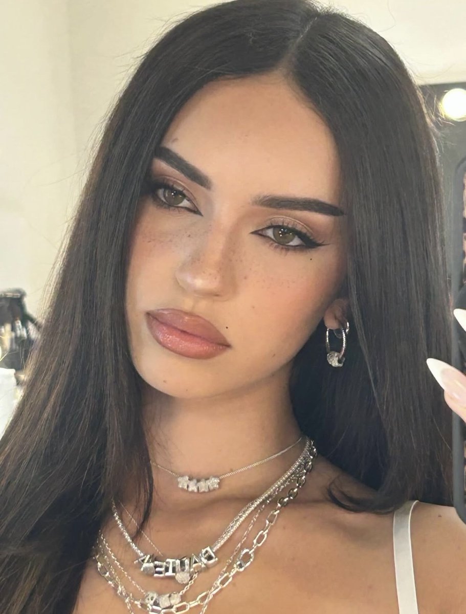 daniela loops tweet media