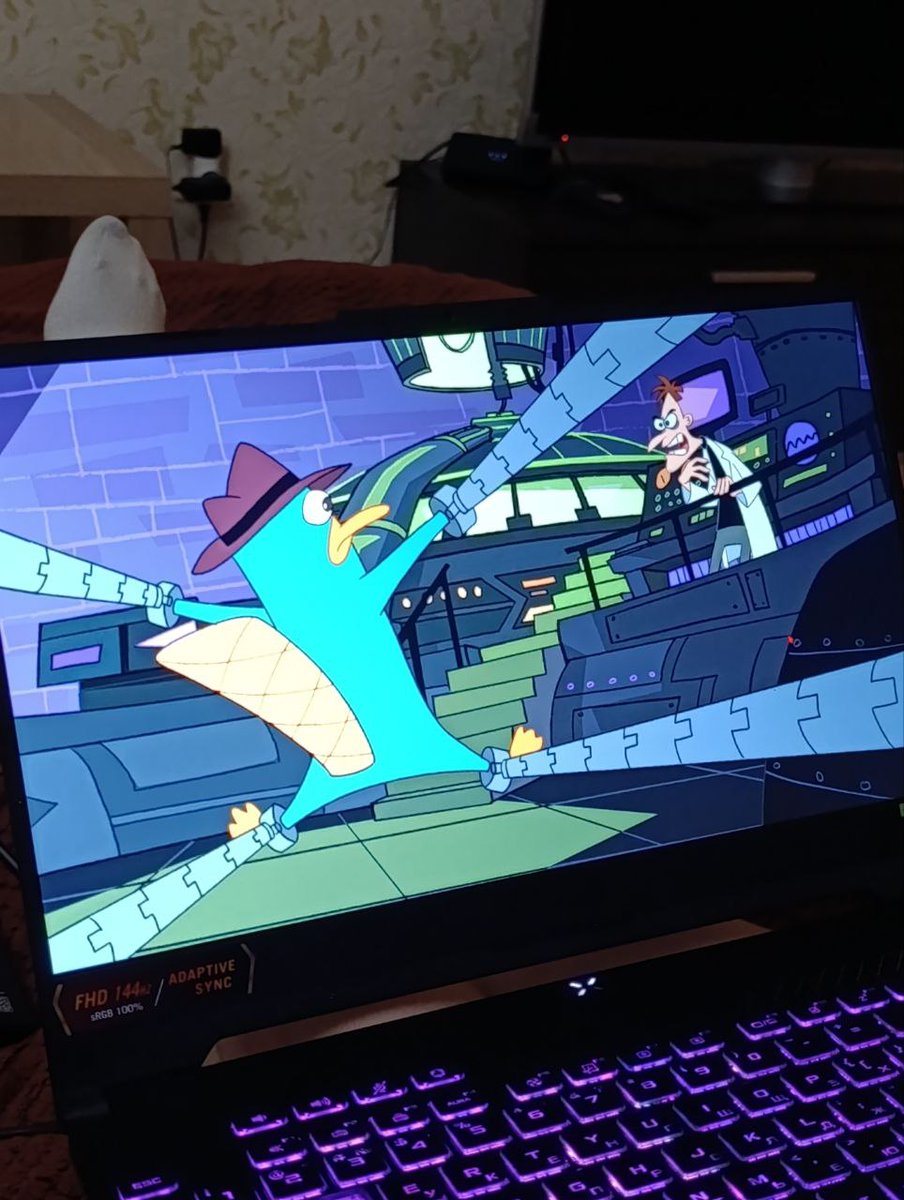 Вкусненько поели с Милечкой, расслабились после тяжёлого дня, сейчас смотрии финеса и ферба и едим мандаринки
Хорошее