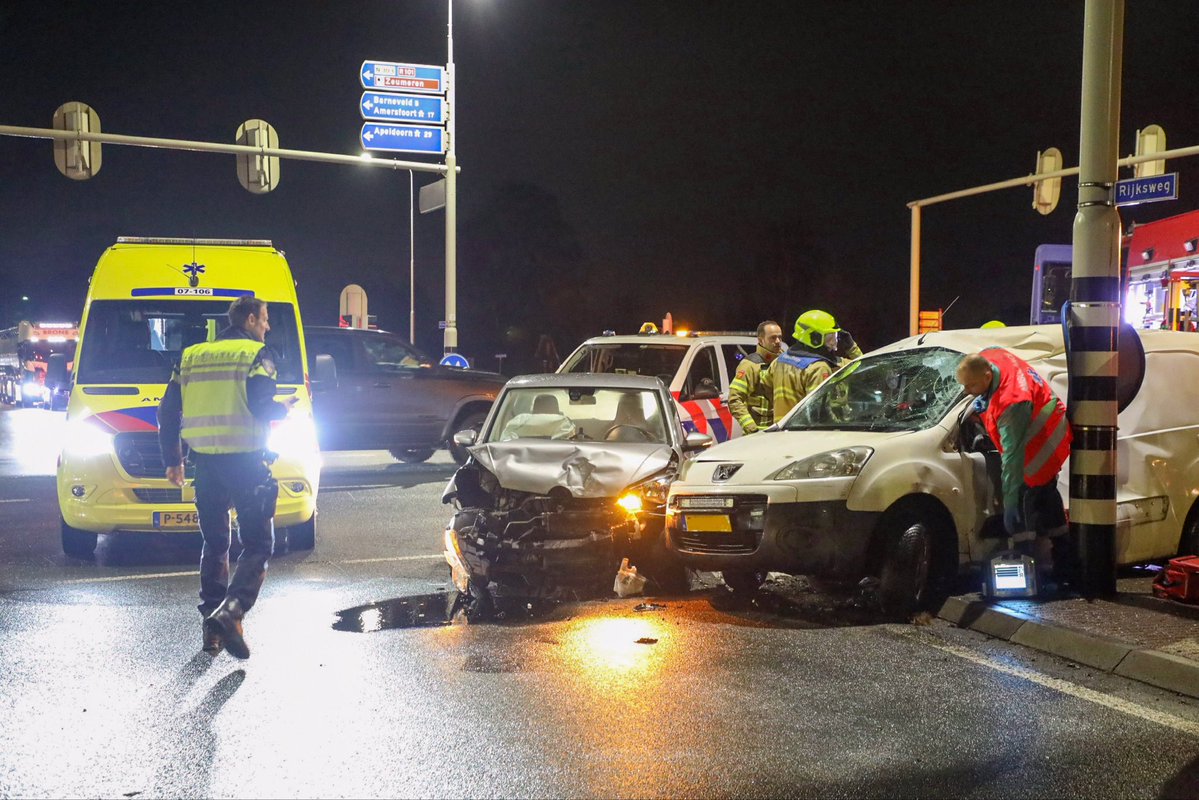 Bestuurder bekneld bij ongeval Voorthuizen