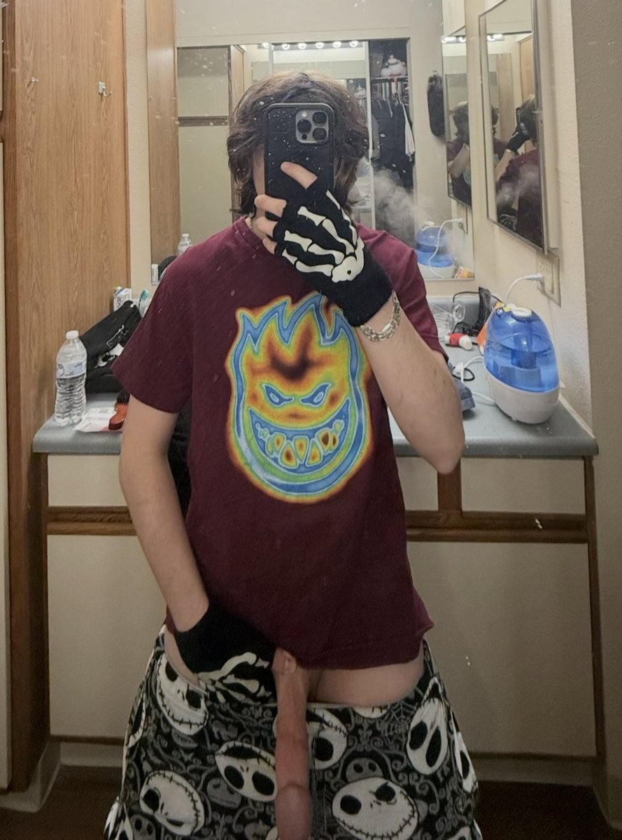 bigemocawk's tweet photo. long ass fucking dick https://t.co/gxFkyRsXw1
