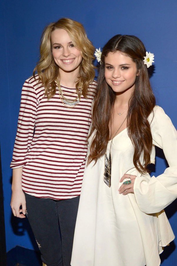 Portal Selena Brasil tweet media