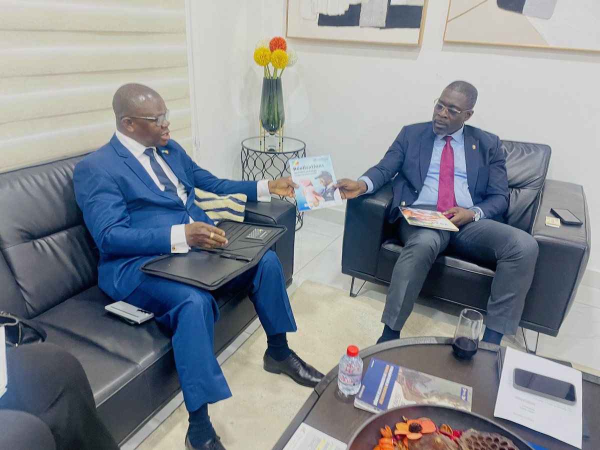 OMSCongo's tweet image. Ce 13.01.2026, le Représentant de l’@OMSCongo, Dr @sodjinoudossou a eu un échange constructif avec le DG de #NSIA #Vie, M. Joel Kouassi ELLAH sur les défis du système national de santé, la #CSU et le renforcement du partenariat public - privé pour relever ces défis.