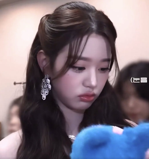 hourly wonyoung tweet media