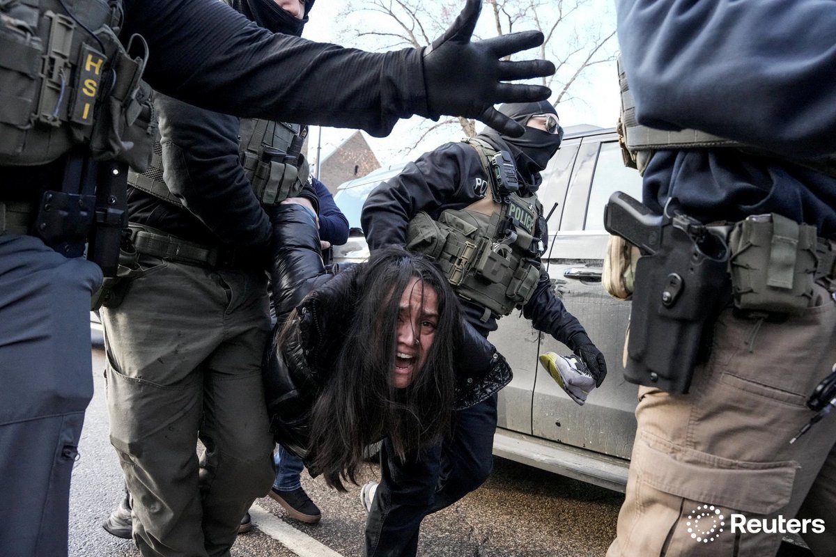 corinne_perkins's tweet image. Federal agents grab a woman to drag her away from her car, days after an ICE agent fatally shot Renee Nicole Good, in Minneapolis, Minnesota. Photo by Tim Evans