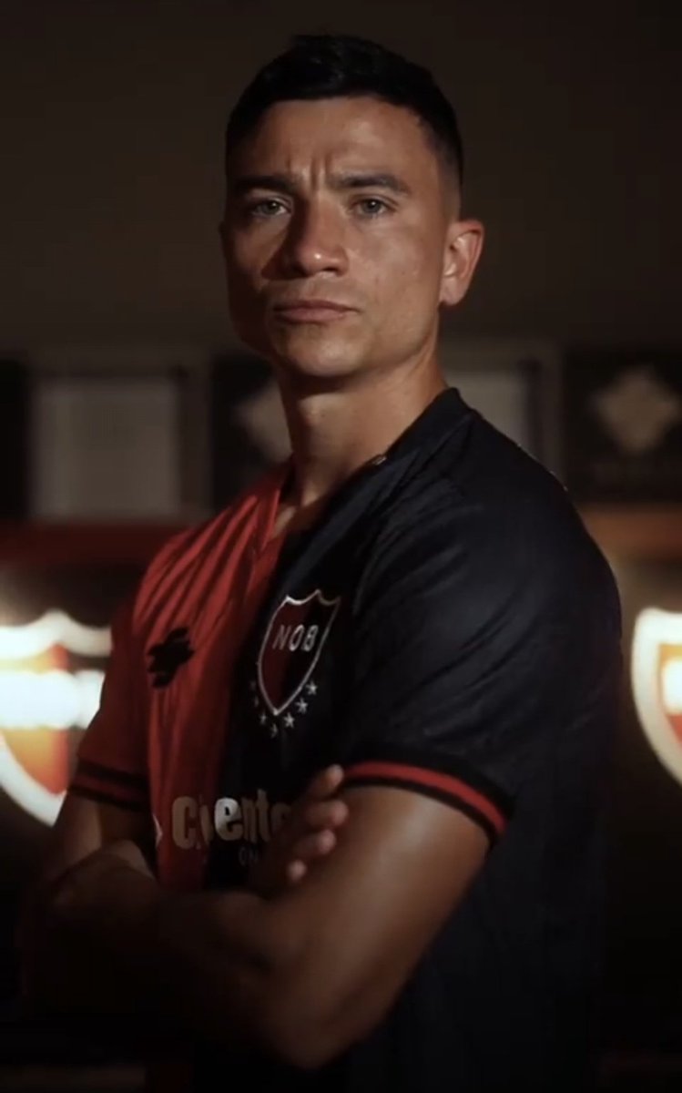 El ex defensor de #CoquimboUnido Bruno Cabrera (🇦🇷-28) presentado por #Newells. Tras activar su cláusula de salida deja al campeón del fútbol chileno, con quien disputó 71 partidos, las últimas tres temporadas.