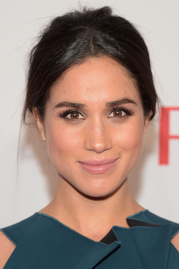 akua_obeng42840's tweet image. Them niqqas will deadass look at you in your face and say that Meghan Markle is more black than Anok Yai, I initially mistook Meghan for a European woman before I learned that she had a black mom.