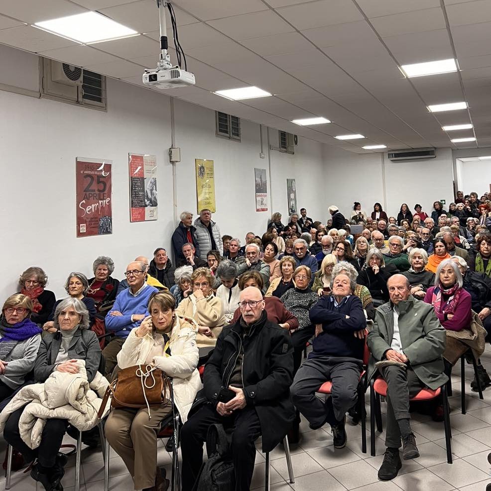 Oggi abbiamo avviato la campagna referendaria con un primo incontro pubblico molto partecipato, insieme a Margherita #Cassano e Alessandro Nencini, per affermare con forza le ragioni del NO.

#giustodireno #magistratura #ReferendumGiustizia #Firenze