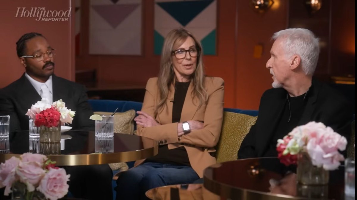 BlogAqueleFilme's tweet image. O trabalho DIABÓLICO do The Hollywood Reporter de não so chamar Kathryn Bigelow e James Cameron pro Directors Roundtable, mas ainda os colocar sentados um do lado do outro kkkkkk

Isso justo na semana em que ele tava chorando a piada da Amy Poehler de anos atrás 🤣