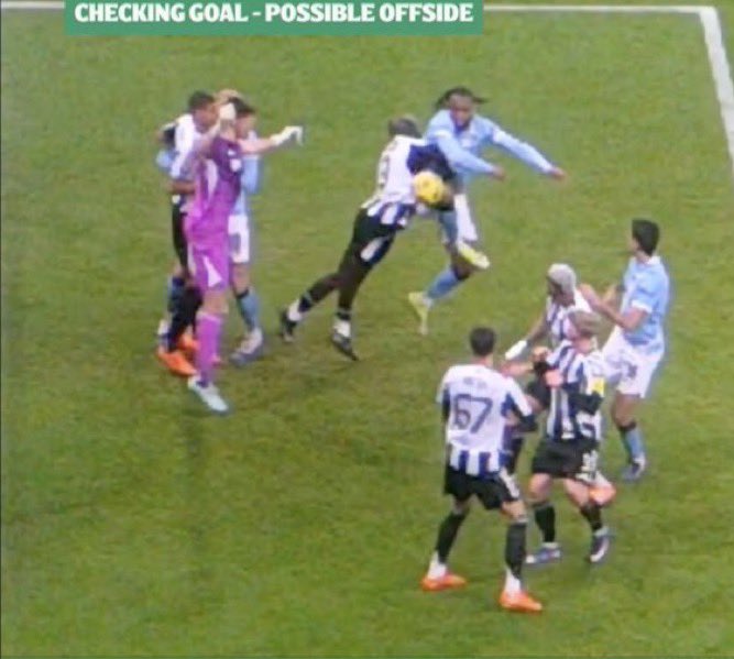 Onside                                        Offside 😂😂😂