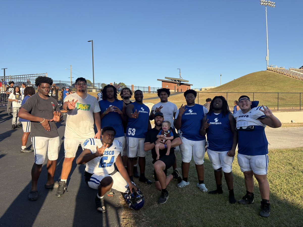 Thank you <a href="/Coach_SmithS/">Shane M Smith</a> <a href="/CoachRiz/">Charlie Rizzio</a> for the time  <a href="/CiscoCollegeFB/">Cisco College Football</a> #SCOBoy #JUCOPRODUCT