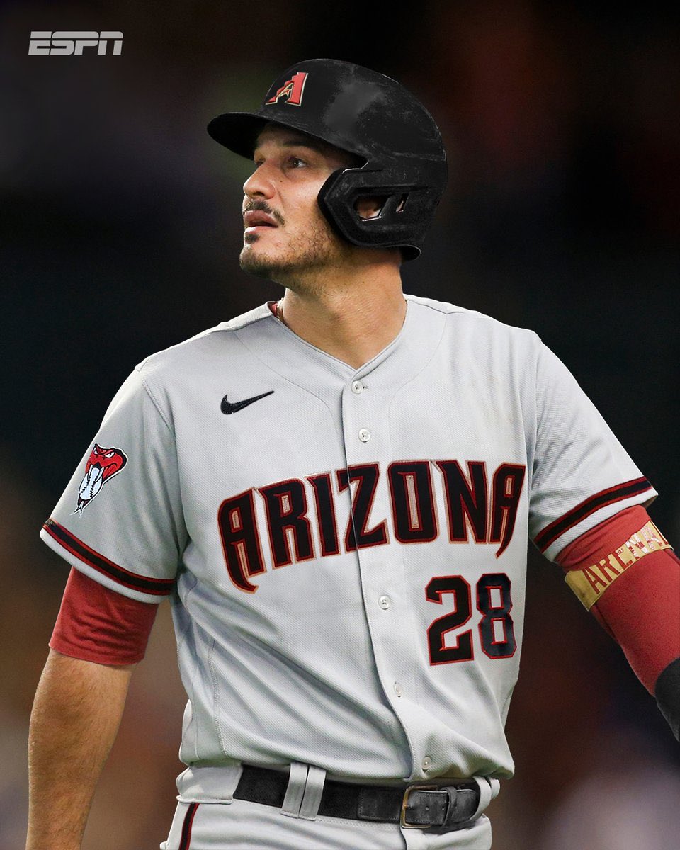 astrofan0123's tweet image. How cool would it be for the diamond backs to sign Paul Goldschmidt to pair up with one of the greatest defenders of all time in Nolan arenado
I mean having two of the best players on opposite sides of the diamond would be something like we haven’t seen in years 
Right?