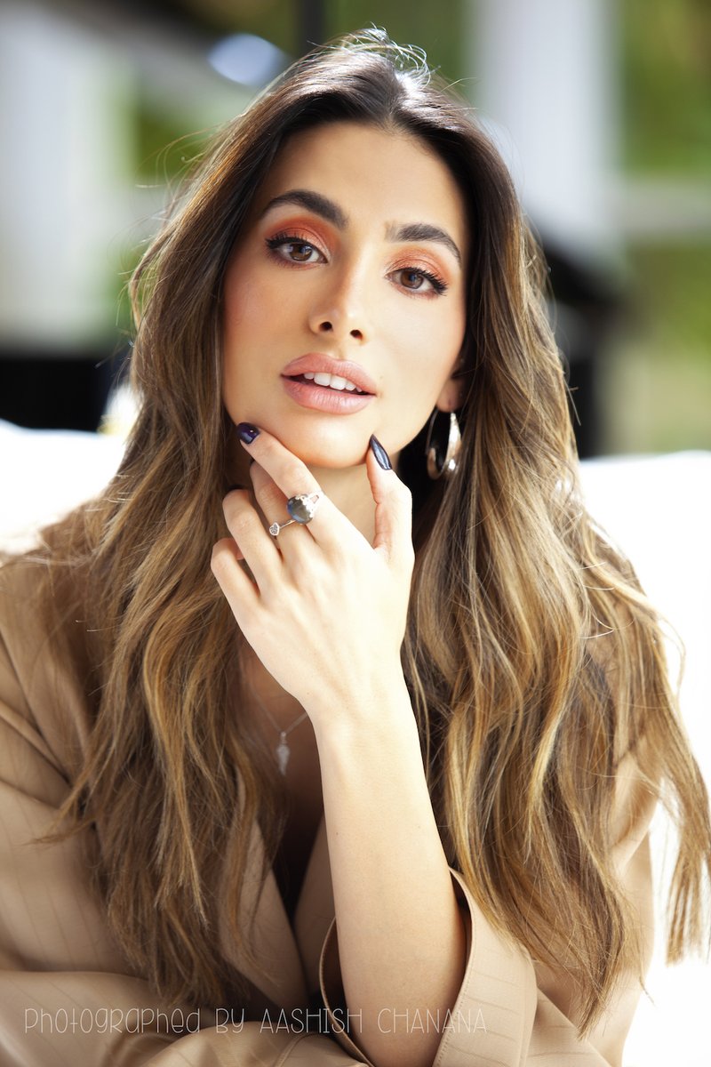 Aash_0005's tweet image. Photography is my passion—a way to capture emotion, beauty, and story in a single frame.
Grateful for creative moments like this shoot with supermodel &amp;amp; actress Olga Safari. Keep creating, keep believing. 📸
#PhotographyPassion #CreativeLife #VisualStorytelling #StayInspired