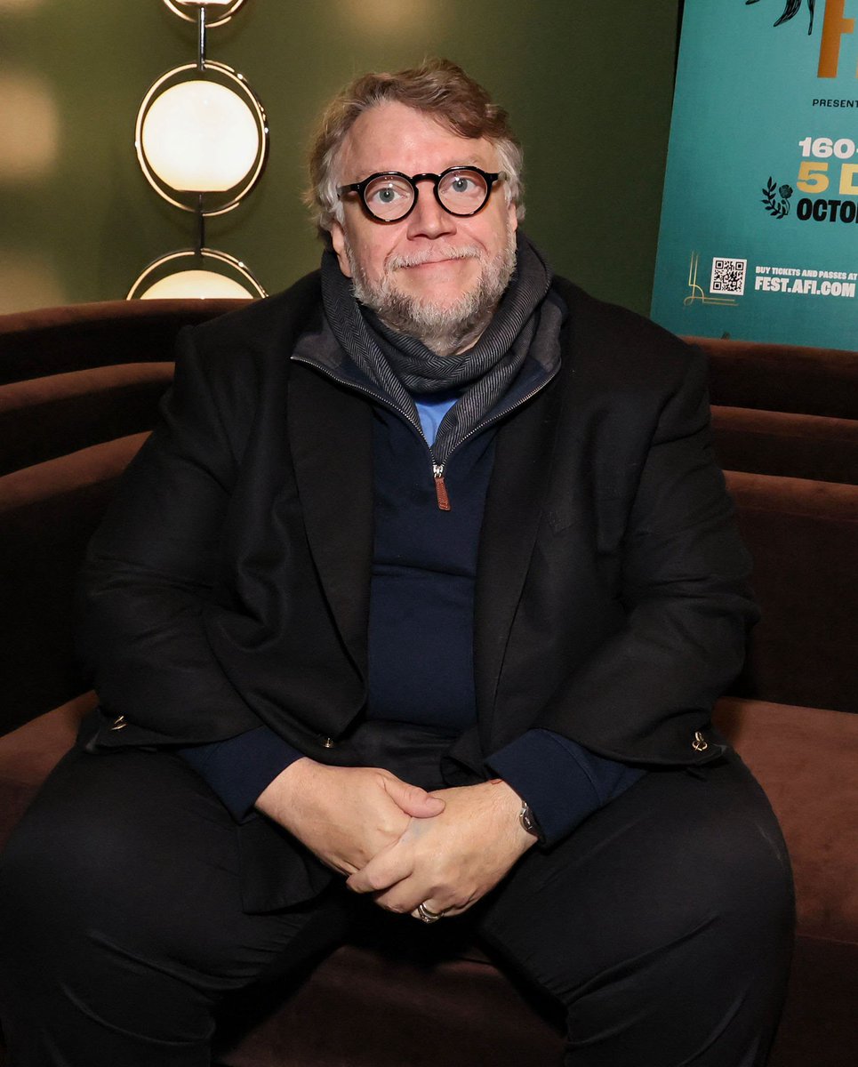 TheCinesthetic's tweet image. Guillermo del Toro says he would be interested in doing a new PHANTOM OF THE OPERA film.

“It’s such a classic tale but I would do it differently. I have a couple of ideas but for now, I’m going into crime and stop-motion”