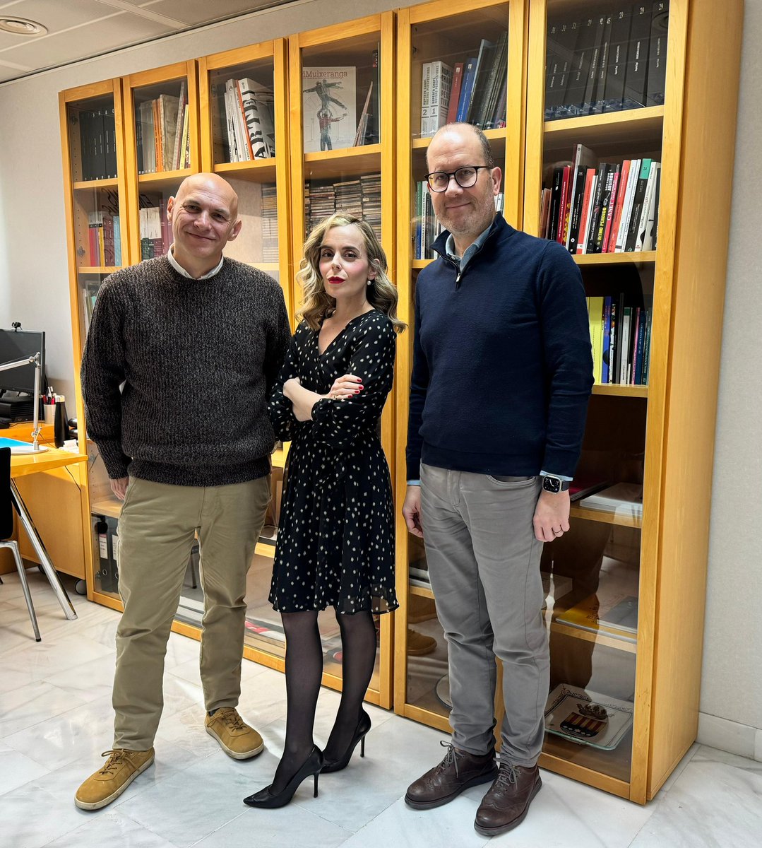 📝 Esta vesprada s'han reunit el nostre president Mario i vicepresident Ferran amb la directora adjunta de música de l'IVC Beatriz Traver. 

🎶 Seguim treballant conjuntament per impulsar la música al nostre territori.