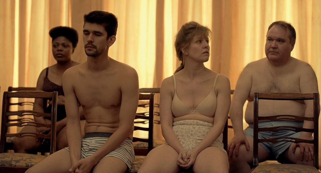 YUI3MOV's tweet image. 独身は罪です。
ここで45日以内にパートナーを見つけられなければ、あなたは動物に変えられます。

…という家庭を持ち子孫を残すことが義務付けられた危うい近未来を描いた映画『ロブスター』アマプラで見れます。

ランティモスの思考実験的な黒い世界観をぜひ🥹

【あらすじ】…