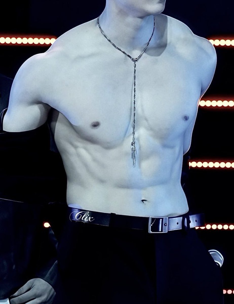 eshaychn's tweet image. why is he actually a greek god oh my lord