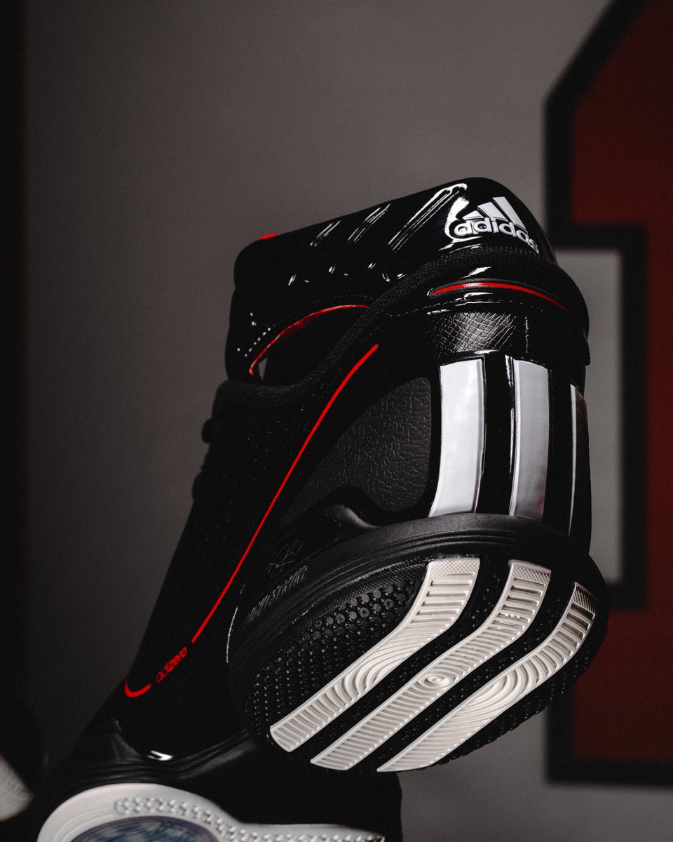 ModernNotoriety's tweet image. adidas is bringing back the AdiZero Rose 1 in honor of Derrick Rose's jersey retirement 🌹

🗓️ January 17th
🏷️ $130