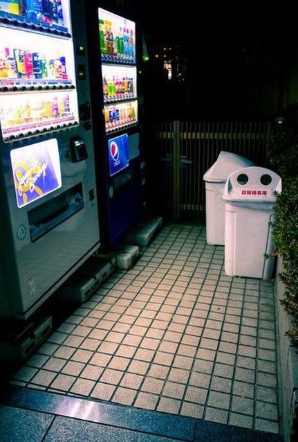 MagicLaker's tweet image. スーパーで半額シールの弁当を10個も買い占めてしまった
冷凍庫がパンクしそう 🐢