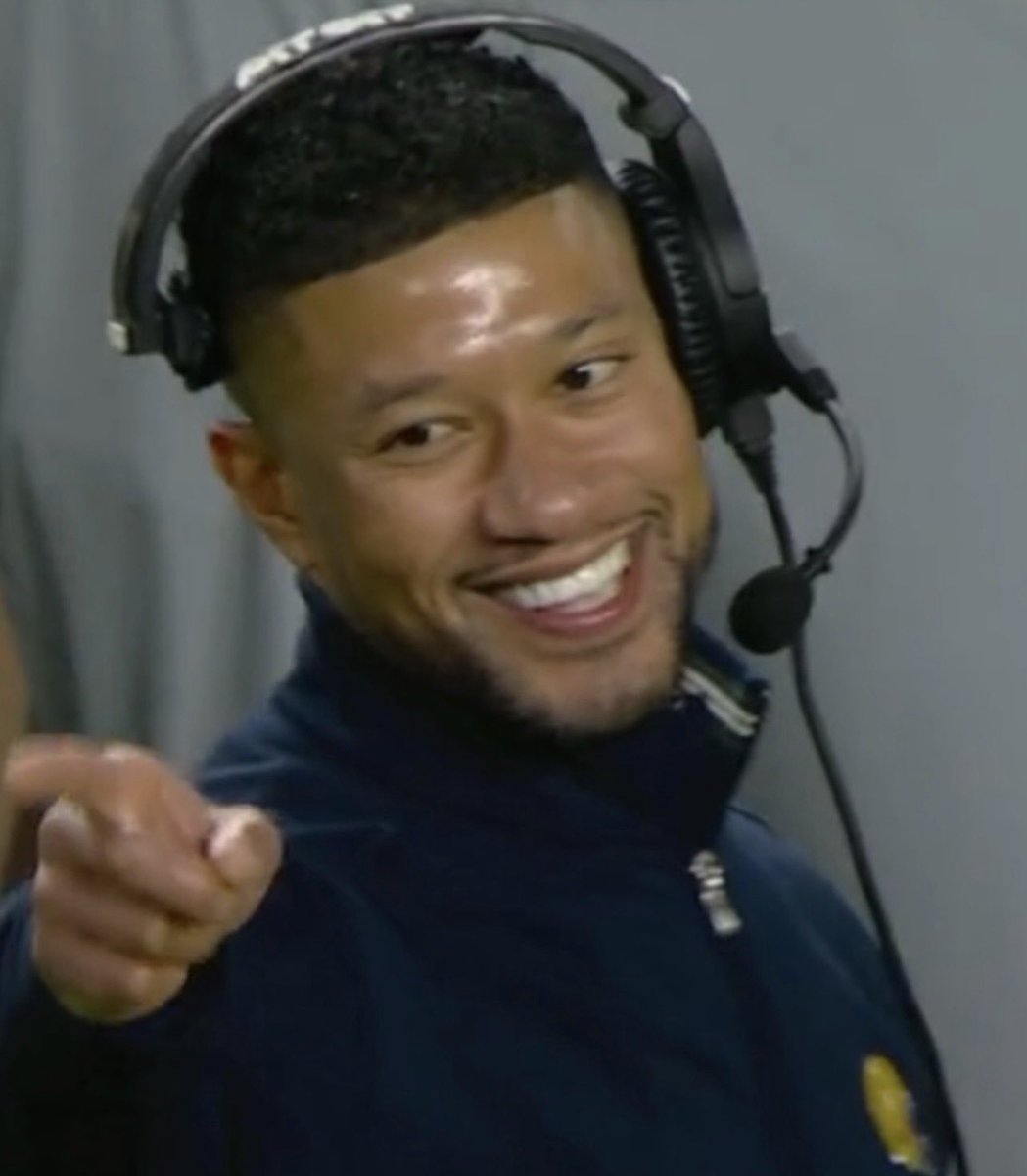 playlikeachampp's tweet image. Our head coach is better than yours #GoIrish☘️