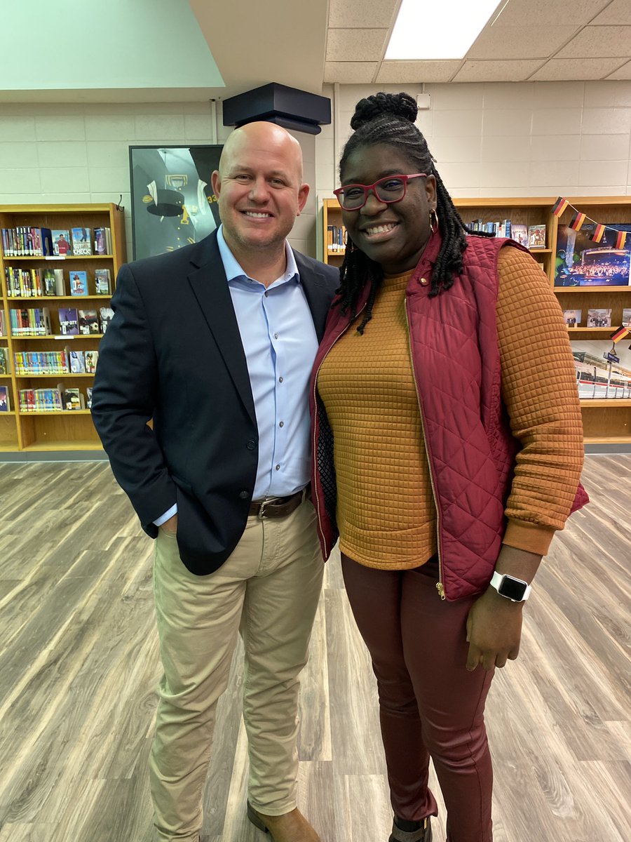 Chasity_RTR's tweet image. New era for @FoleyLionsFB ! So excited to see what @Foley_Coach and @Coach_JD_Atkins do for the program. 

As a Foley High School graduate (c/o 2010) I’m looking forward to great things for the school that helped me to develop a love for football. Go Lions! 🦁