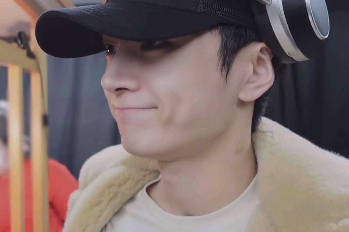 gemluvsjay's tweet image. i just love how cute he is when he smiles like this ᵔ ᵕ ᵔ ♡ he’s so babygirl