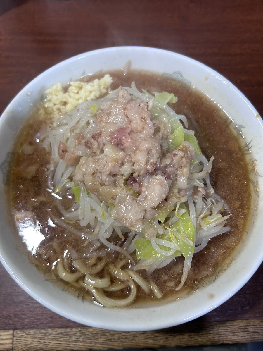 所沢にあるD麺に初めて行った　ビビって少なめにしたけどもうちょいいけたな　豚美味かったー
#ラーメン　#D麺