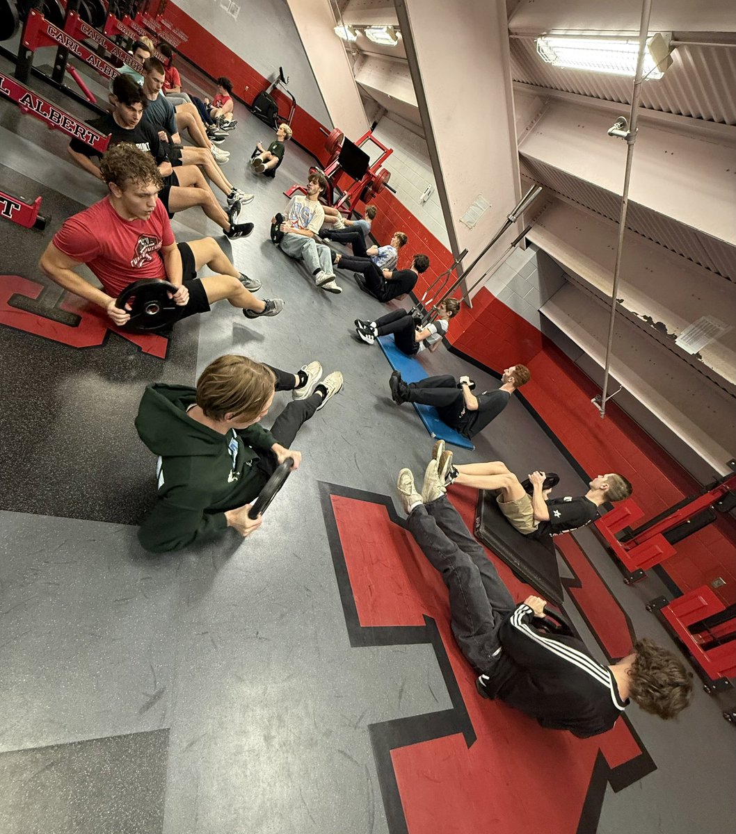 CAHS_SWIM's tweet image. The Final Lift for Family 55… HERE WE GO‼️ #BitterSweet #LastLift #BeginningOfTheEnd #IfOneThenAll