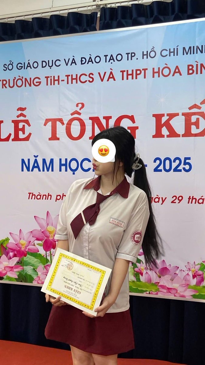 Minh Hằng tweet media