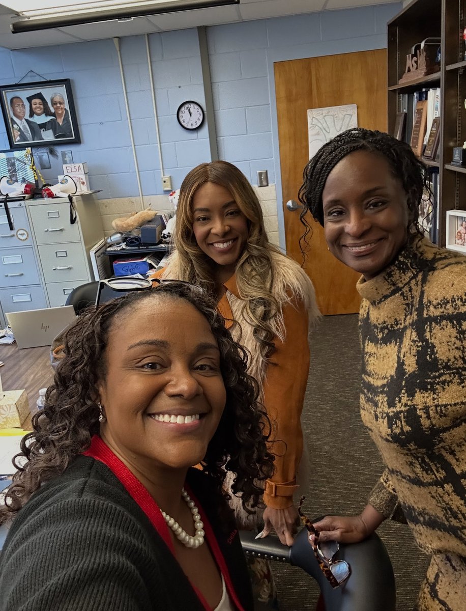Carolina_Girl96's tweet photo. Principals learn from principals! Collaboration across schools = stronger instruction + brighter outcomes for kids. I was honored to host colleagues today at MES for our PPLC💙💛 ⁦#InstructionalLeadership ⁦@DeKalbSchools⁩ ⁦@DCSDRegion1⁩ ⁦@COSDeKalbCounty⁩ https://t.co/s4UkvY76uK